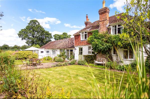 Delmonden Lane, Hawkhurst, Cranbrook, Kent, TN18 4XJ