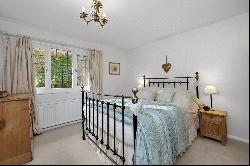 Kiln Way, Grayshott, Hindhead, Surrey, GU26 6JF