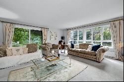 Kiln Way, Grayshott, Hindhead, Surrey, GU26 6JF