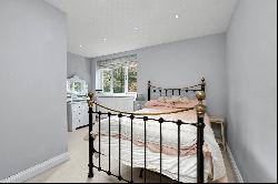 Kiln Way, Grayshott, Hindhead, Surrey, GU26 6JF