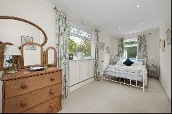 Kiln Way, Grayshott, Hindhead, Surrey, GU26 6JF