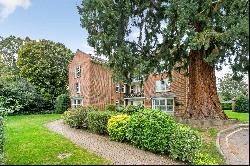 Molyns House, Phyllis Court Drive, Henley-on-Thames, Oxfordshire, RG9 2HU