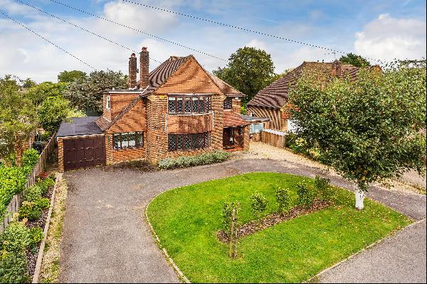 Detached four bedroom house for sale in sought-after cul-de-sac in Bookham.