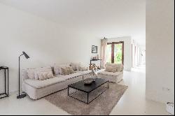 Completely modernized and architecturally extended semi-detached house in Laren