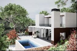 Beautiful newly built south facing house 5 minutes walk from Begur