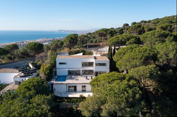 Design house with sea and mountain views in Premia Dalt - Costa BCN