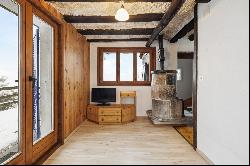 Pretty chalet in the heart of the forest, close to the plain