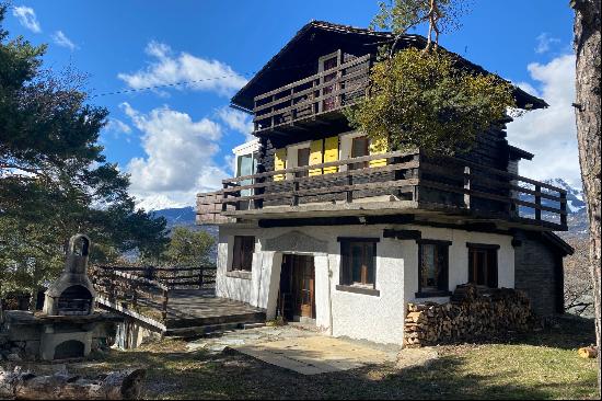 Pretty chalet in the heart of the forest, close to the plain