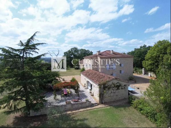 Country house with chapel - stunning mountain views - 5 hectares of land and swimming poo