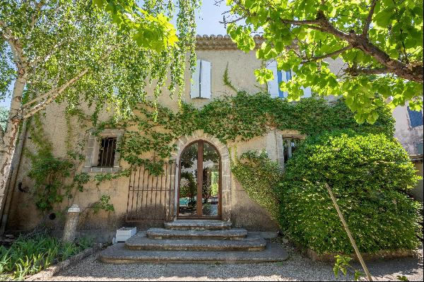 Charming residence for sale in the village of Fontvielle.