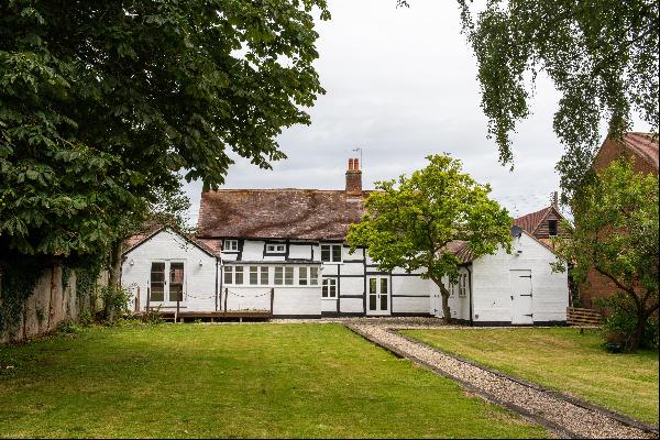 A characterful cottage with a large rear garden extending to river frontage and a landing 