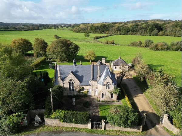 A enchanting Grade II listed former school house, with 6 bedrooms across the house and lod