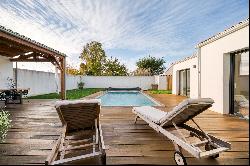 House with swimming pool in Aytré.