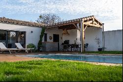 House with swimming pool in Aytré.