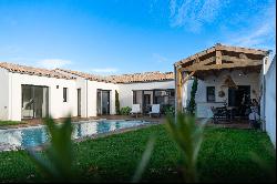 House with swimming pool in Aytré.