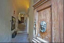 Uzès historical center - Restored apartment in a private mansion - Loi Malraux