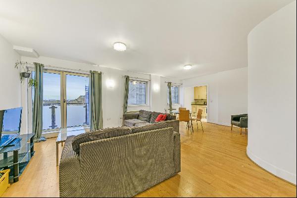 A large 3 bedroom flat available to rent in Wapping.