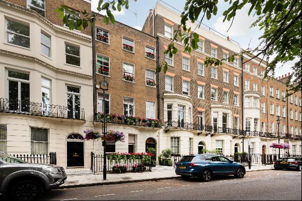 A unique opportunity to purchase a stunning Grade II listed townhouse with outside space o