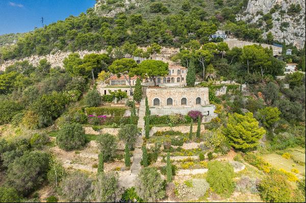 Property to renovate with stunning views over the Mediterranean in Villefranche-sur-Mer.