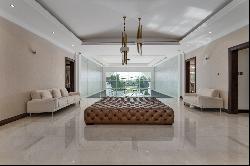 Luxury villa in Emirates Hills