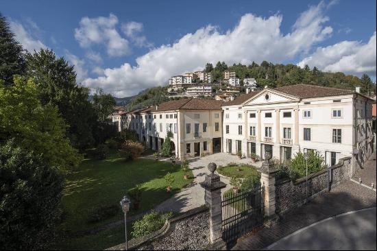 Neoclassical Venetian Villa with park and outbuildings