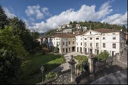 Neoclassical Venetian Villa with park and outbuildings