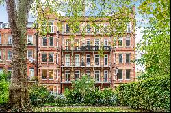 Wonderful four-bedroom apartment in Bramham Gardens