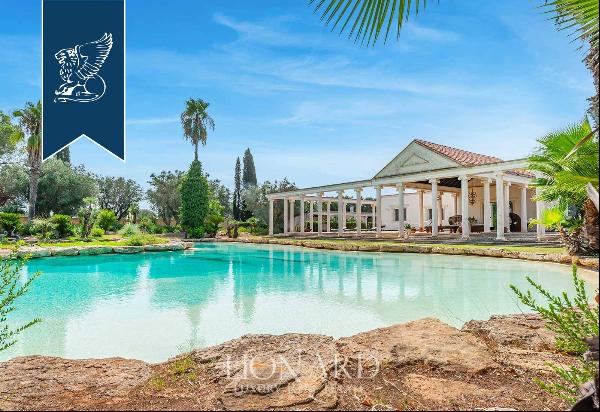 Charming property with a pool, private park and three artificial lakes for sale in the pro