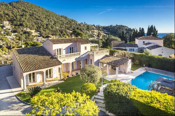 A charming house with swimming pool in a private domain in Villefranche-sur-Mer.