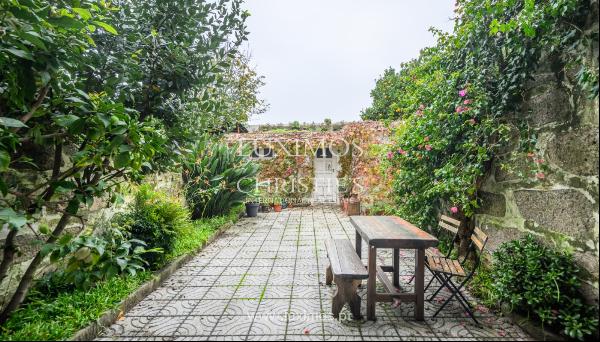 Five bedroom house with garden in Bonfim, for sale, in Porto, Portugal