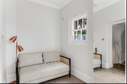 Beautiful two-bedroom apartment in St John's Wood.