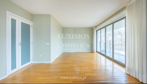 Four bedroom duplex apartment with balcony, for sale, in Porto, Portugal