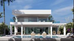 Villa for sale in Málaga, Marbella, San Pedro Playa, Marbella 29670