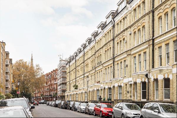 A superb 2 bedroom flat For Sale in Chelsea, SW10.