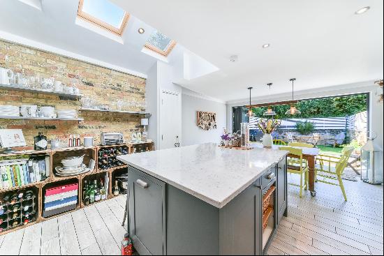 A beautiful three bedroom house with a garden, located in the highly desirable Shaftesbury