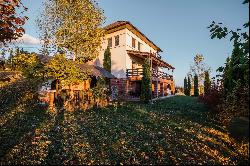 Mansion feeling on the green hills of Horezu