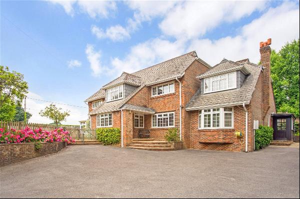 Hollist Lane, Easebourne, Midhurst, West Sussex, GU29 9AD