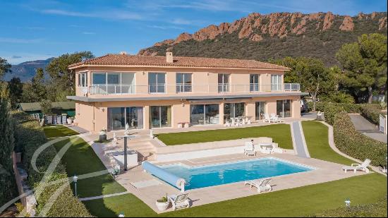 Sea view villa Direct access to the Esterel