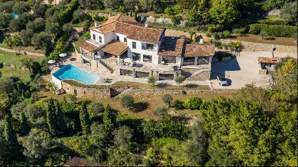 A Provencal masterpiece of a property with panoramic views to the sea.