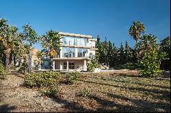 Villa with big plot, garden and pool next to "las Salinas".