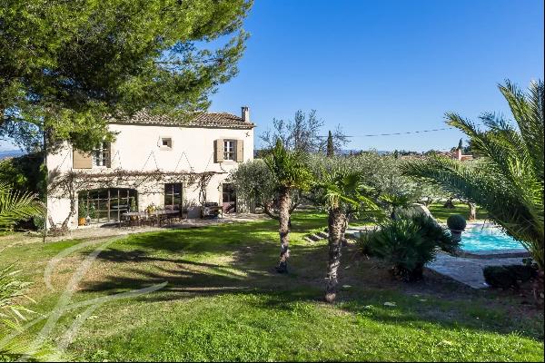 Superb traditional bastide in Provence