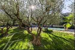 Superb traditional bastide in Provence