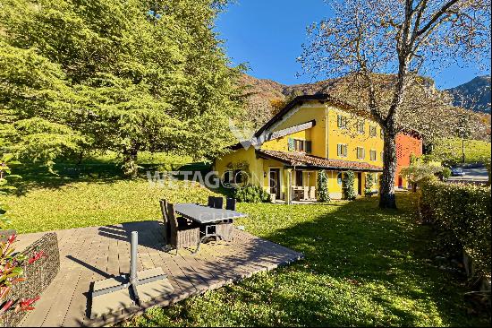 Characteristic countryside villa, nestled entirely in nature with a lake view, in Arogno 