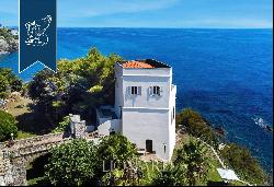 Luxury waterfront property with a panoramic pool for sale between Sanremo and Imperia