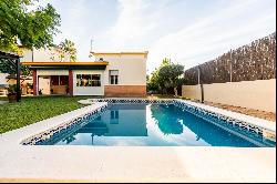 Independent House in the Gated Community of Los Cerros de Montequinto