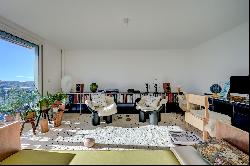 Marseille 1st - 90 sqm Apartment with 2 Bedrooms