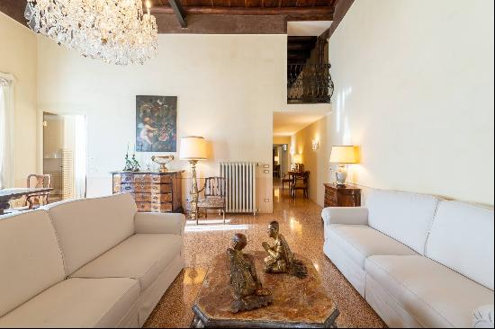 Spacious apartment a few steps from the Verona Arena