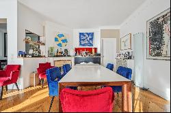 Family apartment on the last floor with terrace close to the Bon Marché
