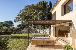 Close to Mougins Village - Gated domain in Castellaras - 5 bedrooms and private pool