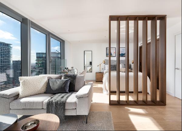 Stunning studio apartment located on the 64th floor of Landmark Pinnacle with views overlo